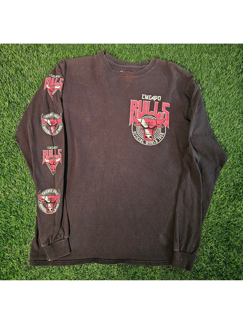 Faded Chicago Bulls Official World Tour Long Sleeve T-Shirt Medium Sleeve Hit